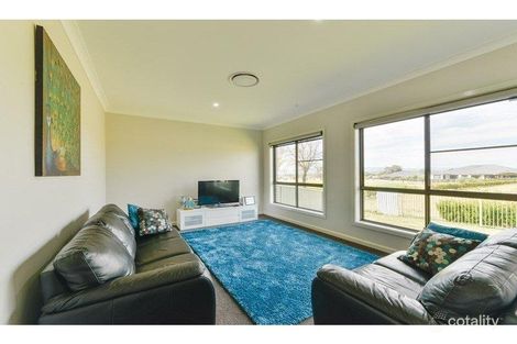 Property photo of 15 Sanctuary Place Hillvue NSW 2340