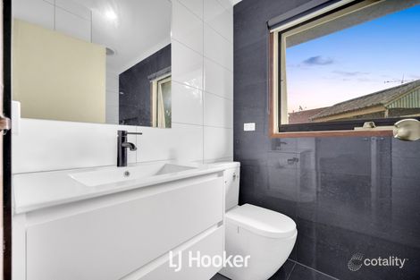 Property photo of 13 Lesdon Avenue Cranbourne VIC 3977