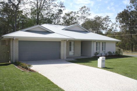 8 Peto Pl, Bellbird Park, QLD 4300
