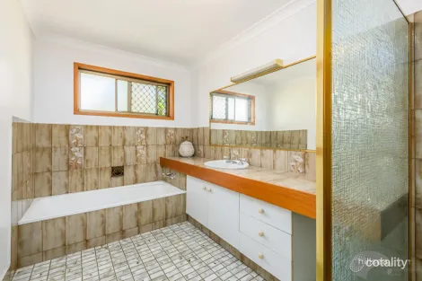 Property photo of 8 Kikori Crescent Runaway Bay QLD 4216