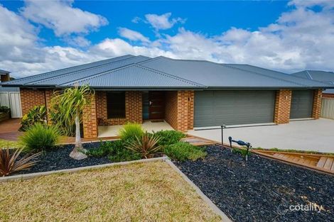 18 Dempster Pl, Leneva, VIC 3691