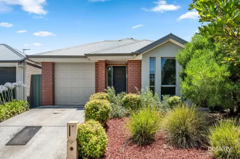 33 Seaway Rd, Hallett Cove, SA 5158