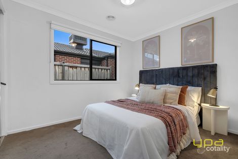 5 Cortajalla Ave, Clyde North, VIC 3978