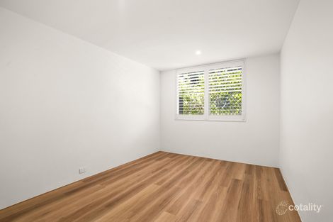 Property photo of 2/125 Clarence Road Indooroopilly QLD 4068