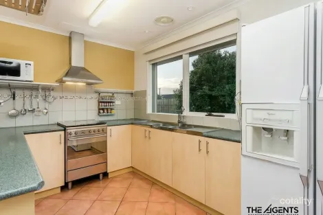 Property photo of 4 Somerset Close Werribee VIC 3030