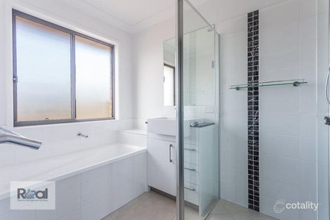 Property photo of 18 Hubner Drive Rothwell QLD 4022