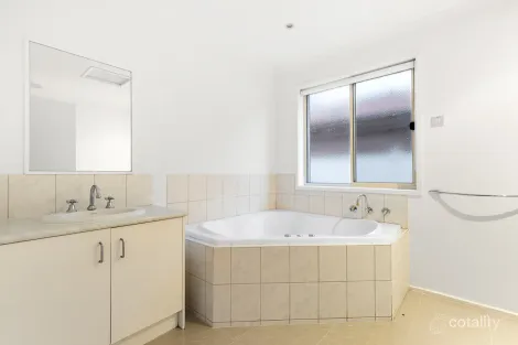 Property photo of 32 Cityview Crescent Tarneit VIC 3029