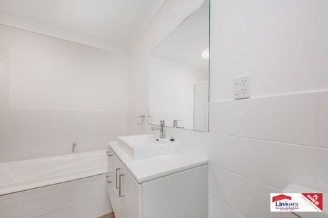 Property photo of 39 Highland Close Macquarie Links NSW 2565