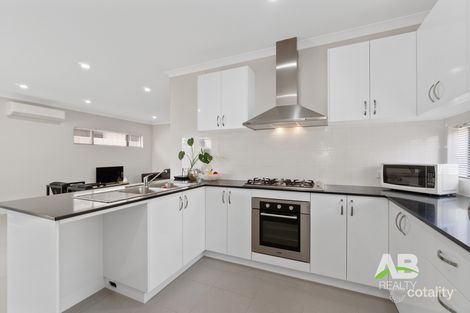 Property photo of 17 Tempranillo Rise Hocking WA 6065