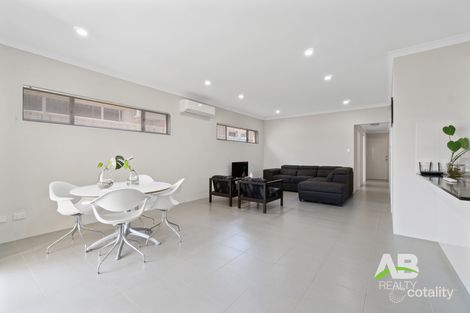 Property photo of 17 Tempranillo Rise Hocking WA 6065