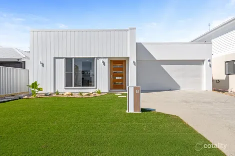 18 Keel Cres, Pelican Waters, QLD 4551