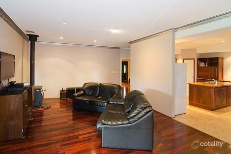 Property photo of 15 Tall Tree Crescent Reinscourt WA 6280