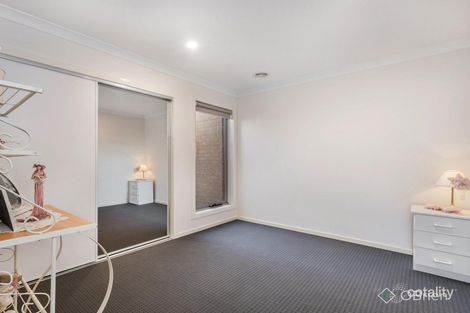 Property photo of 16 Aquatic Drive Cranbourne West VIC 3977