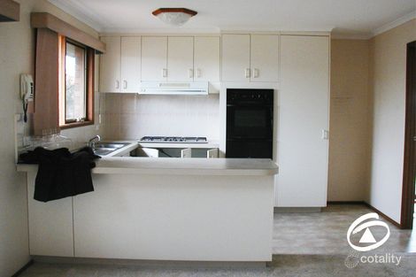 Property photo of 2 Gullquist Way Pakenham VIC 3810