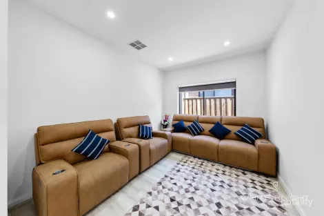 Property photo of 2 Emilia Circuit Fraser Rise VIC 3336