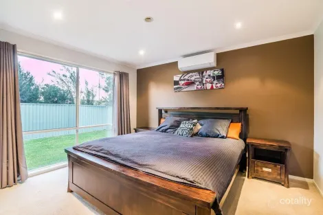 Property photo of 43 Masterton Place Cranbourne East VIC 3977