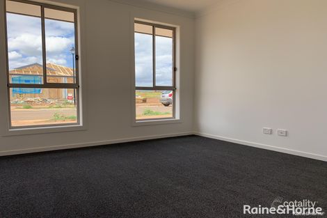 Property photo of 2 Dulcis Circuit Munno Para West SA 5115