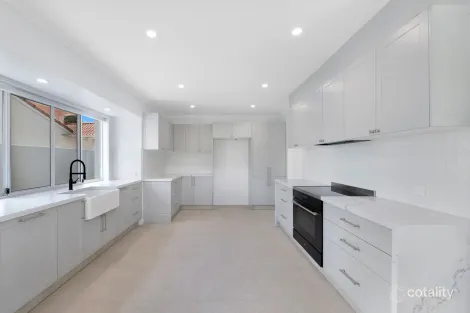 Property photo of 28 Meadowview Drive Carrara QLD 4211