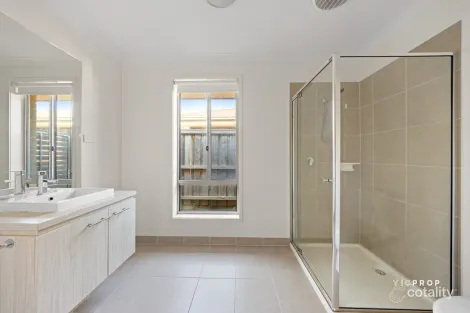 Property photo of 6 Exhibition Street Point Cook VIC 3030