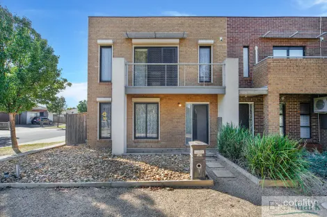 Property photo of 1 Cottonfield Way Tarneit VIC 3029