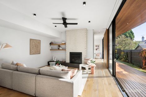 Property photo of 30 Shoobra Road Elsternwick VIC 3185
