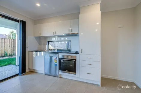 Property photo of 2/2 Haystack Close Park Ridge QLD 4125