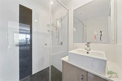 Property photo of 3/30 Taylor Place Mackenzie QLD 4156