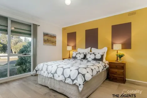 Property photo of 4 Somerset Close Werribee VIC 3030