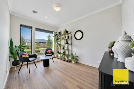 Property photo of 28 Jagged Circuit Tarneit VIC 3029