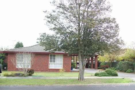 15 Isaac Smith Cres, Endeavour Hills, VIC 3802