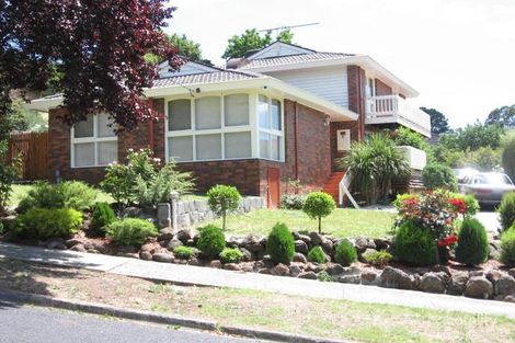 19 Meadowbank Ave, Doncaster, VIC 3108