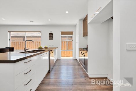 Property photo of 24 Giselle Circuit Greenvale VIC 3059