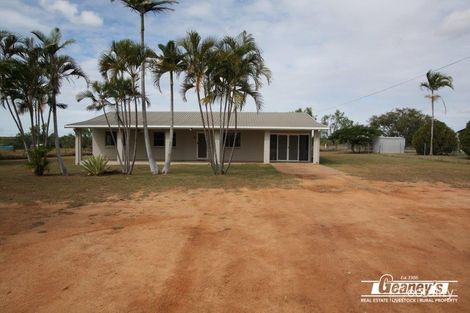 19 Aberdeen Rd, Millchester, QLD 4820