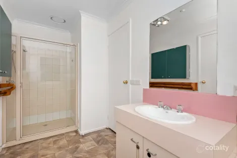 Property photo of 11 Glenn Close Cranbourne West VIC 3977