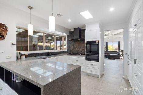 Property photo of 53 Sunbird Crescent Carrum Downs VIC 3201