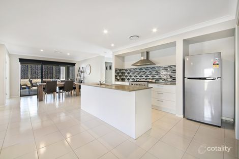 Property photo of 8 Kinglake Crescent Pimpama QLD 4209