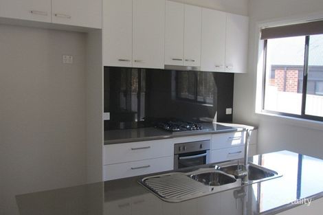 Property photo of 43 Amara Way Kangaroo Flat VIC 3555