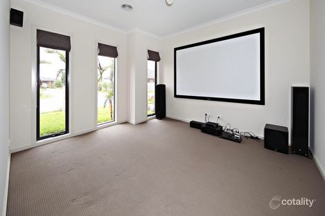 Property photo of 33 Fantail Crescent Williams Landing VIC 3027