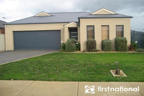Property photo of 10 Howqua Place Pakenham VIC 3810