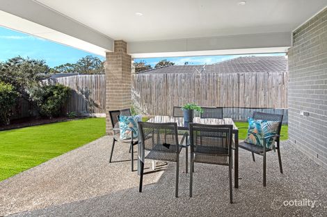 Property photo of 31 Hollyoak Crescent Pimpama QLD 4209
