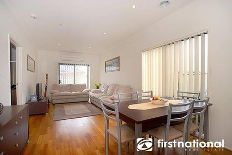 Property photo of 10 Howqua Place Pakenham VIC 3810