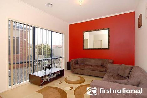 Property photo of 10 Howqua Place Pakenham VIC 3810