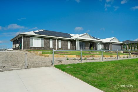 5 Daintree Cres, Meringandan West, QLD 4352