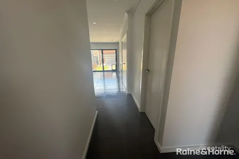 Property photo of 2D Coleridge Way South Morang VIC 3752