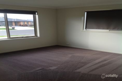 Property photo of 32 Holly Drive Wallan VIC 3756