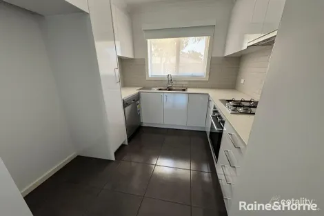 Property photo of 2D Coleridge Way South Morang VIC 3752