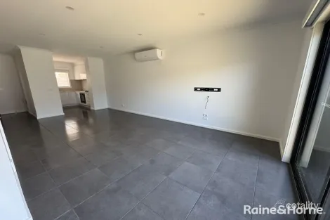 Property photo of 2D Coleridge Way South Morang VIC 3752