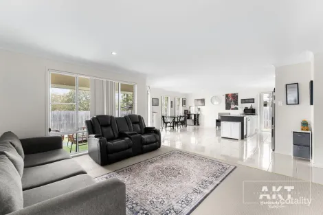 Property photo of 6 Tribeca Place Eagleby QLD 4207