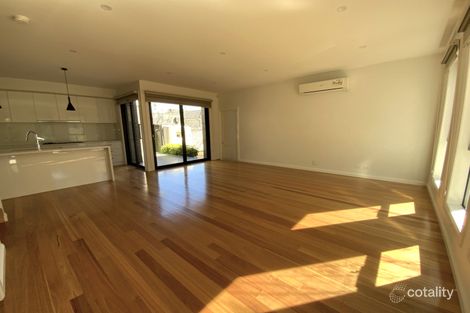 Property photo of 1/140 Warrigal Road Camberwell VIC 3124