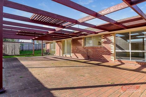 Property photo of 14 Hedgeley Drive Berwick VIC 3806